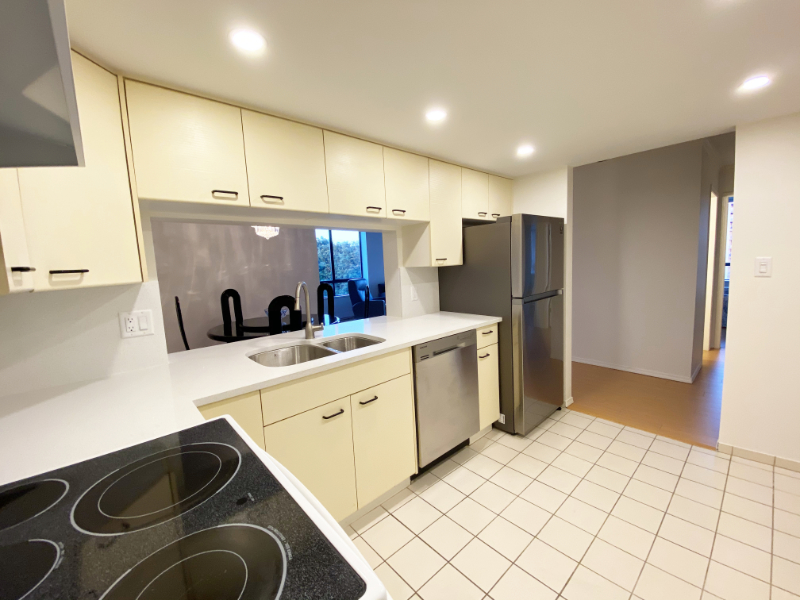 Bright Kitchen 800 x 600