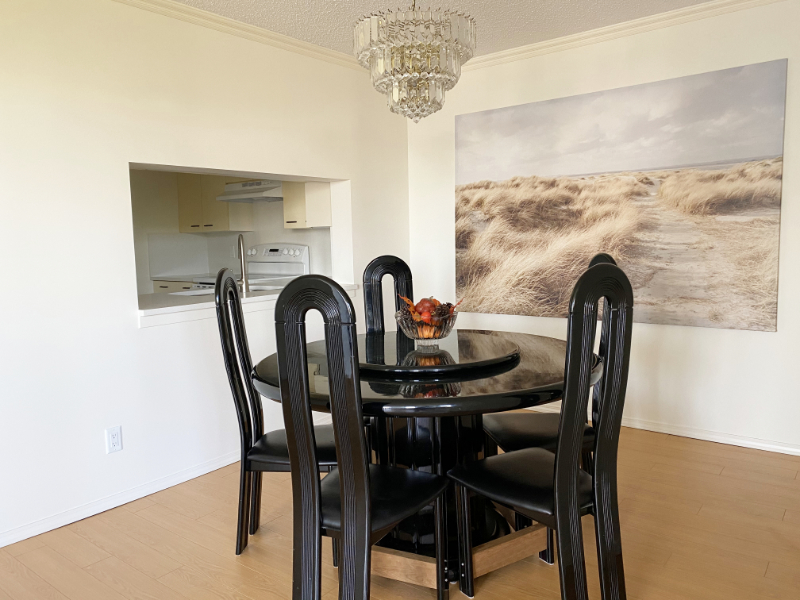 Dining Room - Aug 28 2020 800 x 600